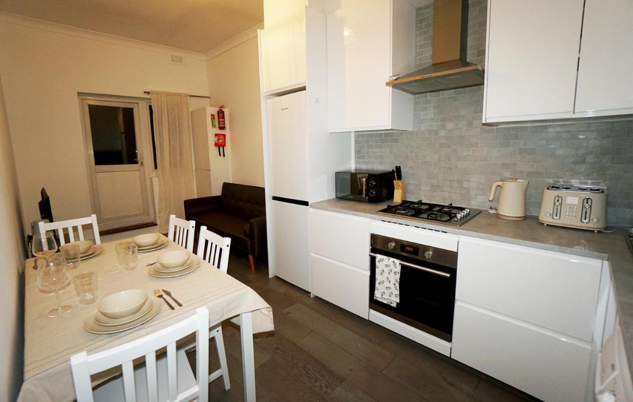 Stylish Retreat By Aresti Hotels London Kültér fotó
